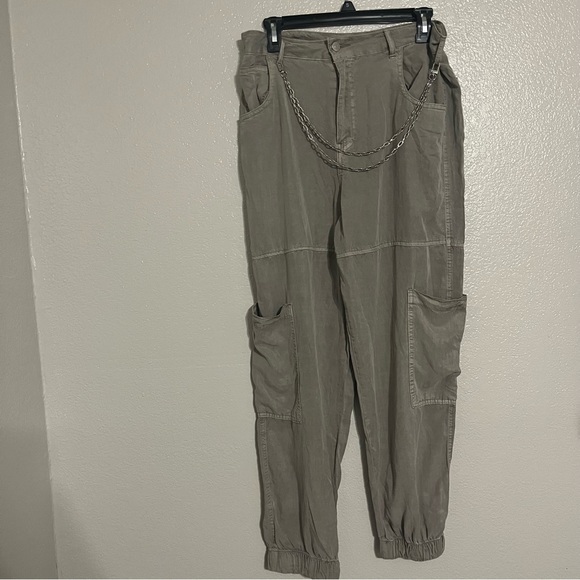 Forever 21 Tan Cargo Pants with Chain Size Large - Picture 3 of 6